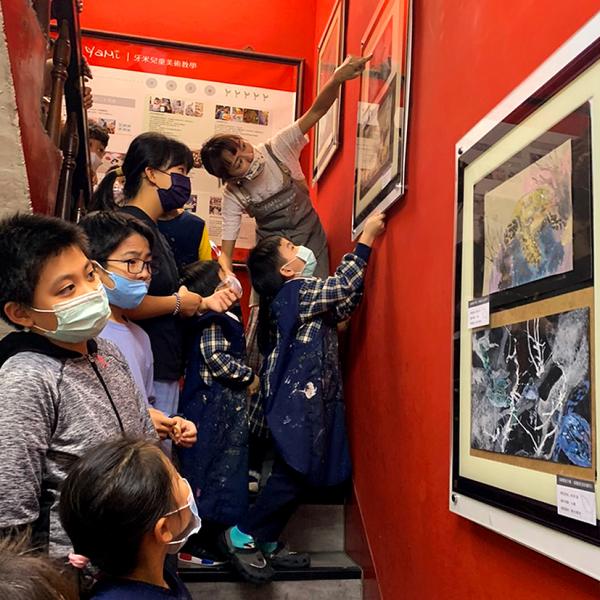 海裡旅行者—墨水與自動技法的運用